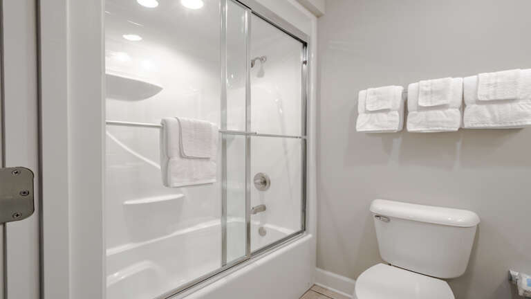 Phoenix Orange Beach 1105 Guest bath off the 3rd bedroom