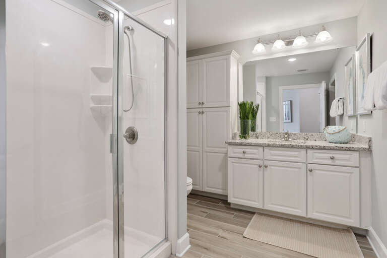 Phoenix Orange Beach 1606 Guest bath off the 2nd bedroom and Hallway Phoenix Orange Beach 1606 Guest bath off the 2nd bedroom and Hallway