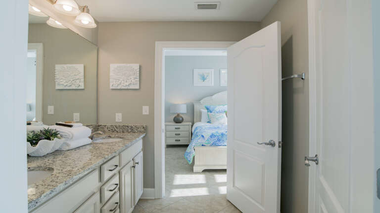 Phoenix Orange Beach 1901 Guest bath between the 3rd and 4th bedrooms