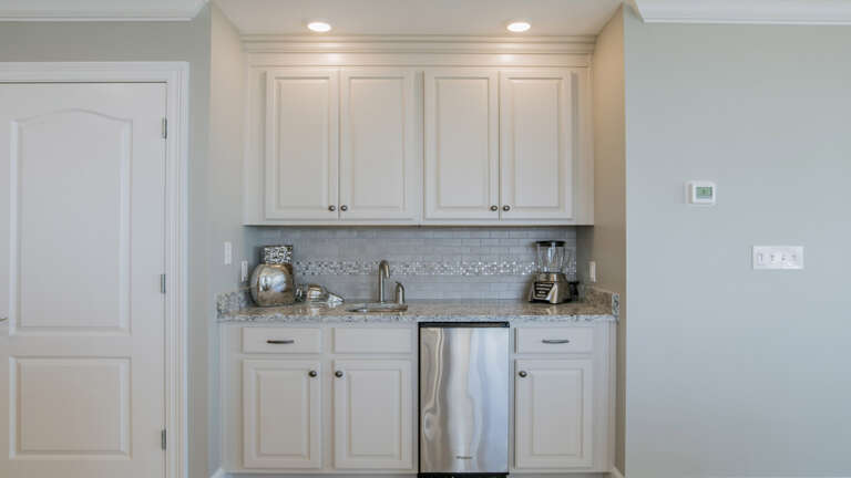 Phoenix Orange Beach 1901 Wet bar with Ice maker