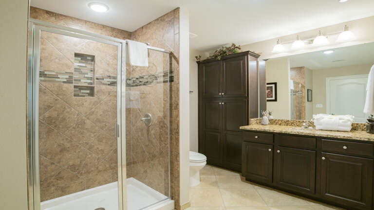 Phoenix Orange Beach 2104 Guest bath off the 2nd bedroom