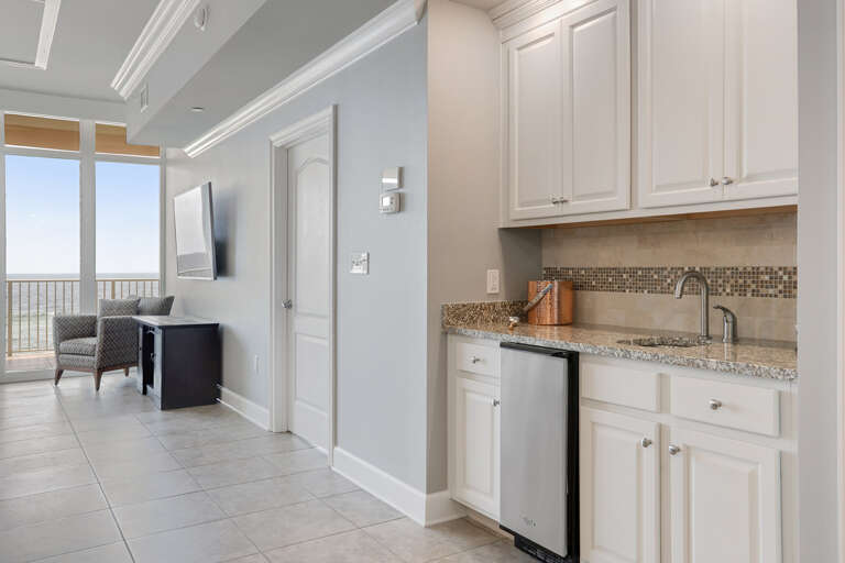 Phoenix Orange Beach 304 Wet bar with Ice maker