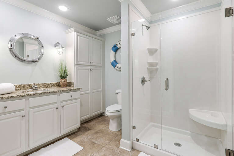 Phoenix Orange Beach 501 Guest bath off the 2nd bedroom