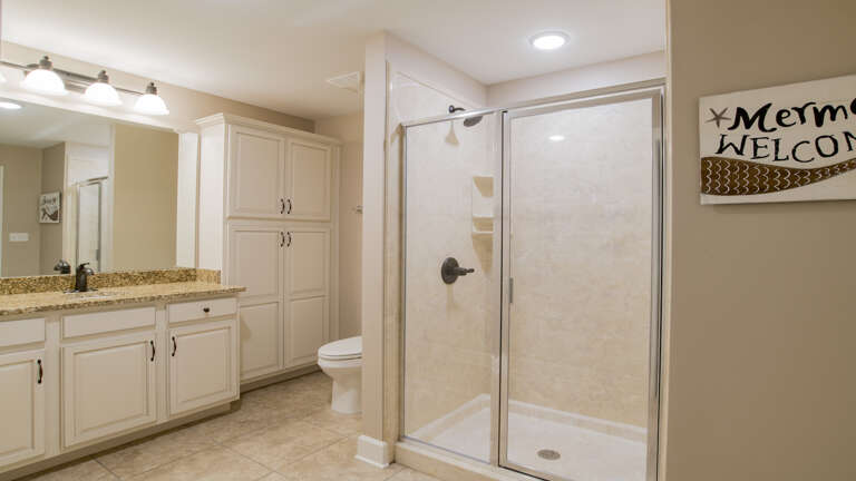 Phoenix Orange Beach 703 Guest bath off the 2nd bedroom and Hallway