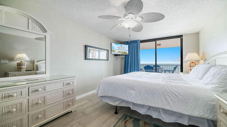 Spacious Seaside Sleeping Space, Sea-view Sliding Door