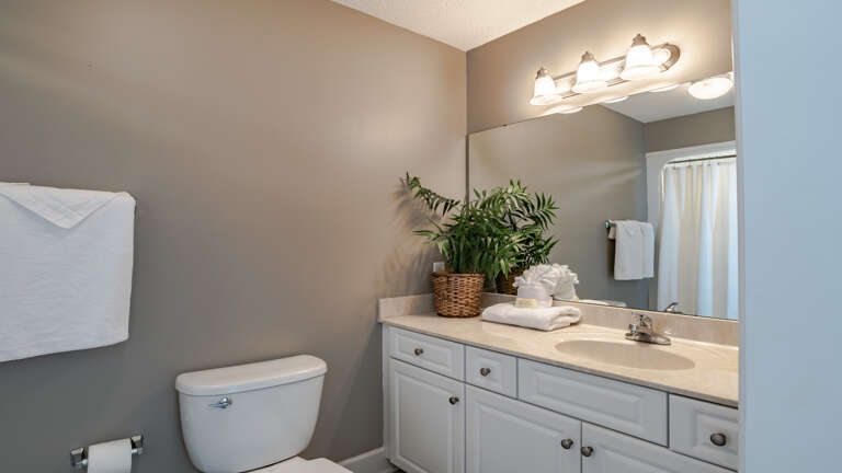 Phoenix West 1509 Bath off the 4th bedroom Phoenix West 1509 Bath off the 4th bedroom