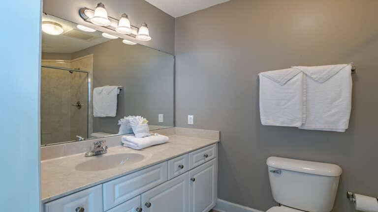 Phoenix West 1509 Bath off the 2nd bedroom Phoenix West 1509 Bath off the 2nd bedroom
