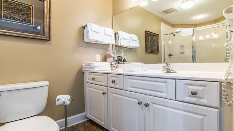 Phoenix West 2001 Guest bath off 3rd bedroom