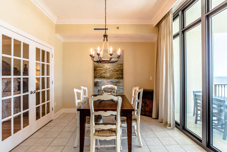 Phoenix West 204 Dining Area