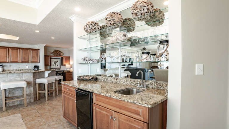 Phoenix West 209 Wet bar with Ice maker Phoenix West 209 Wet bar with Ice maker