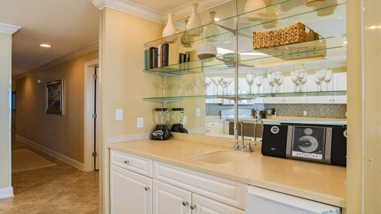 Phoenix West 2504 Wet bar with Ice maker