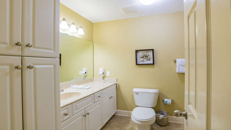 Phoenix West 2504 Guest bath off the 2nd bedroom