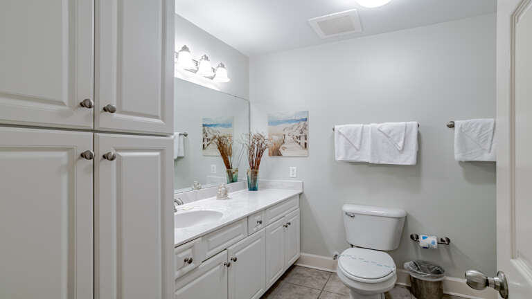 Phoenix West 706 Guest bath off the 2nd bedroom