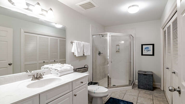 Phoenix West 706 Hall Full Bath