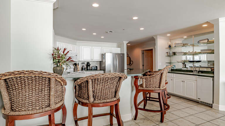 Phoenix West 706 Kitchen