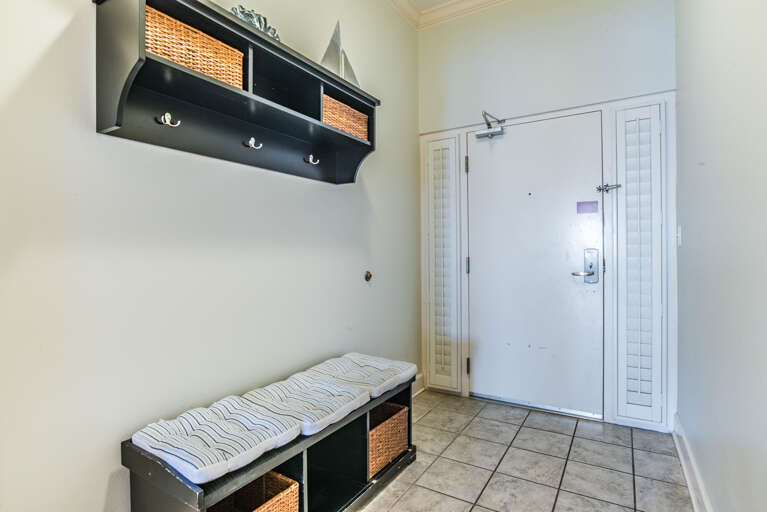 Phoenix West 706 Entry