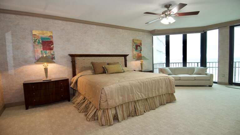 Phoenix IX 1008 Master bedroom