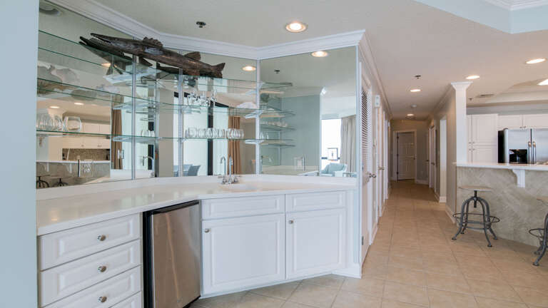 Phoenix IX 1107 Wet bar with Ice maker