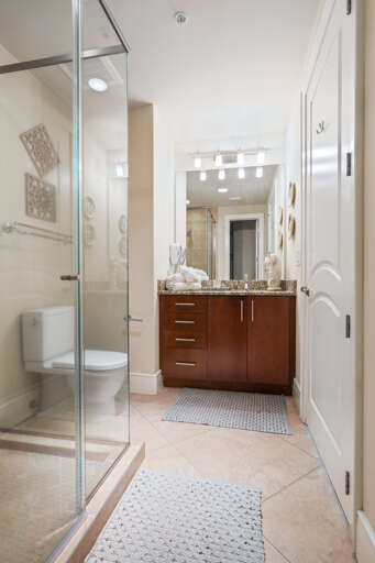 Turquoise Place 1109C Guest bath off the 2nd Bedroom