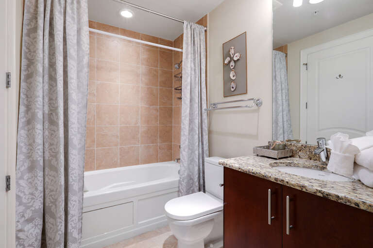 Turquoise Place 1109C Guest bath off the 4th Bedroom