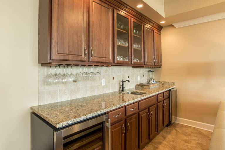 Phoenix West II 2416 Wet Bar