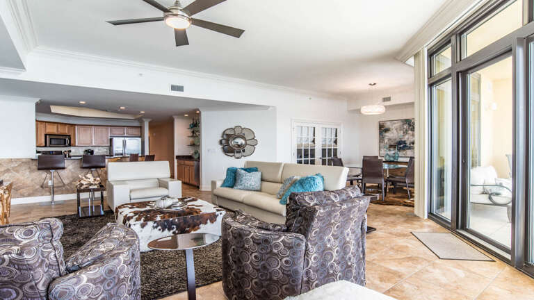 Phoenix West II 2408 Living room