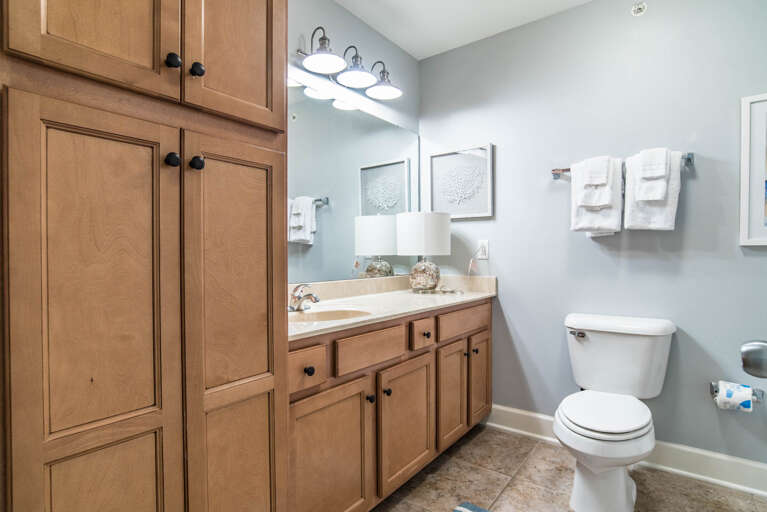 Phoenix West II 1404 Guest bath off 2nd bedroom