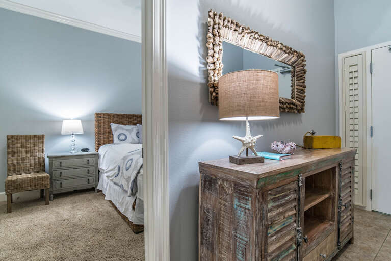 Phoenix West II 1404 Entry way