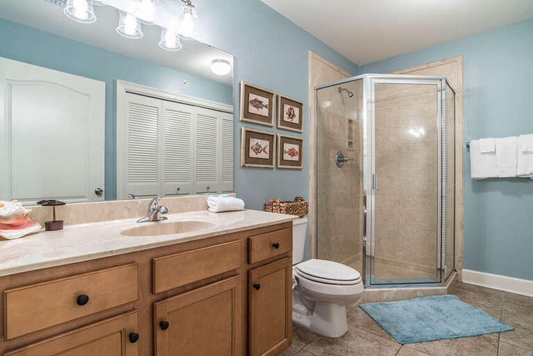 Phoenix West II 1404 Fourth bath