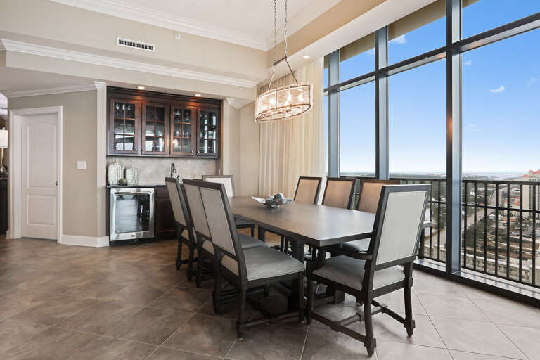 Phoenix West II 3210 Dining