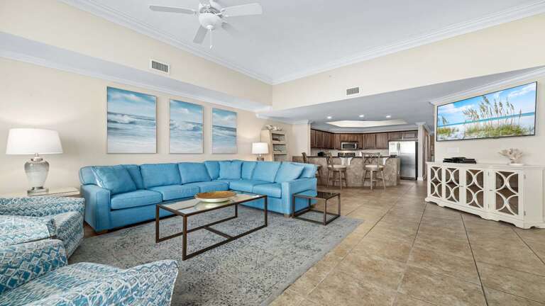 Vacation Rental With Vivid Blue Sofas And Beach-themed Decor