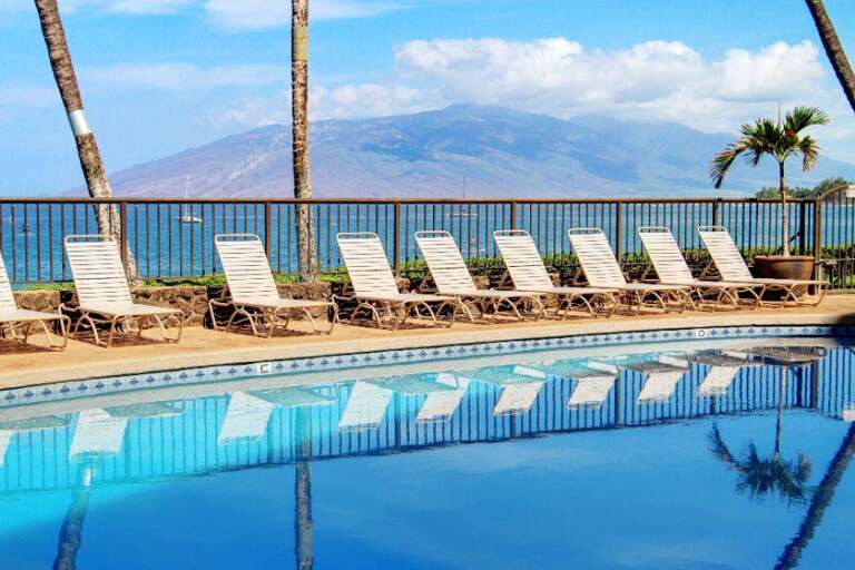 48 ROYAL MAUIAN, 517