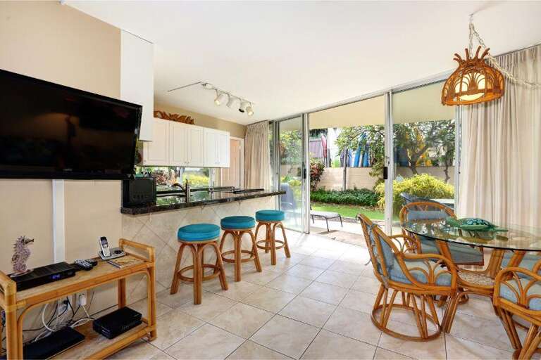 10 KAMAOLE NALU, 102