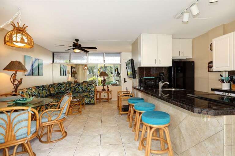 12 KAMAOLE NALU, 102