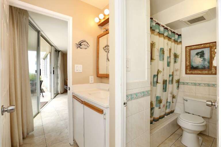 28 KAMAOLE NALU, 102