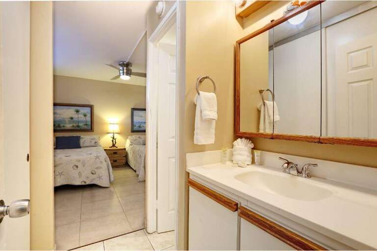 30 KAMAOLE NALU, 102