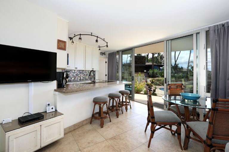 10 KAMAOLE NALU, 105