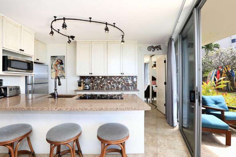 12 KAMAOLE NALU, 105