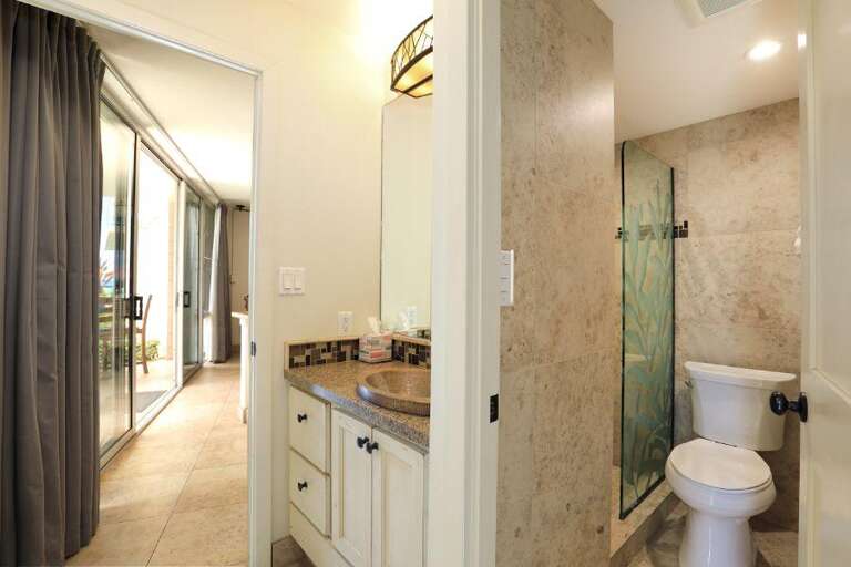 28 KAMAOLE NALU, 105