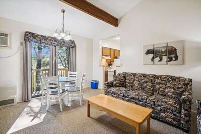 103 Cedarbrook One bedroom Queen Suite