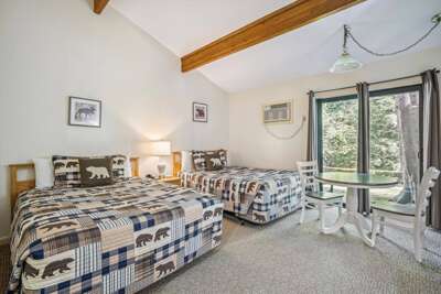 105 Cedarbrook Hotel Room
