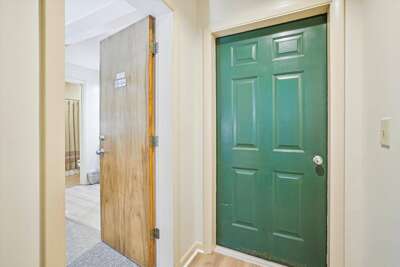 107 Cedarbrook Queen Studio