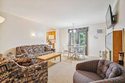109 Cedarbrook One bedroom Queen Suite