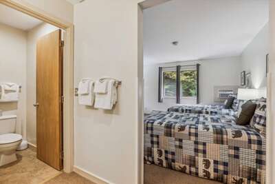 116 Cedarbrook Hotel Room