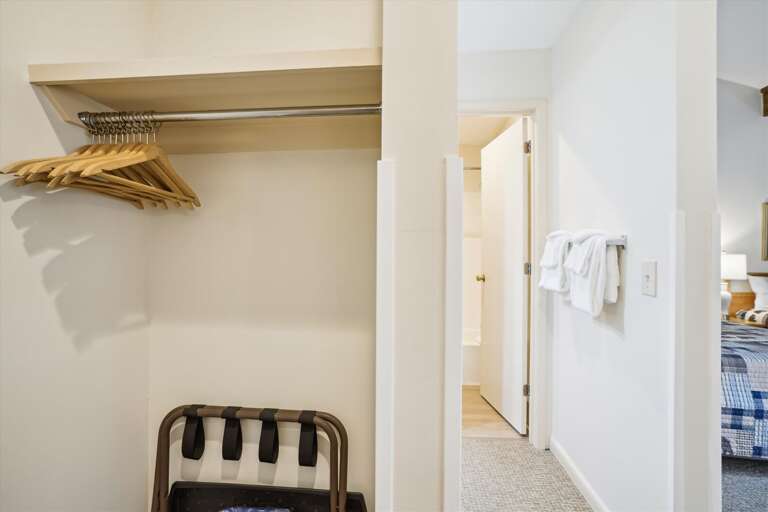 Well lit full bathroom.