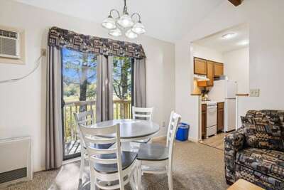 203 Cedarbrook One bedroom Queen Suite