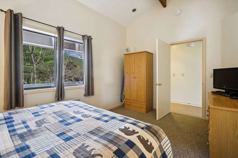 Get a good nights sleep in the bedroom with a queen sized bed.