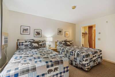218 Cedarbrook Hotel Room