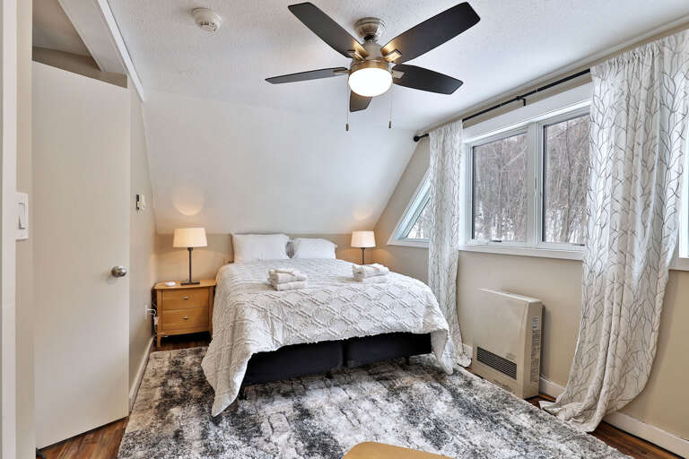 Beautifully decorated and snug bedroom with queen bed to help you have a restful Beautifully decorated and snug bedroom with queen bed to help you have a restful