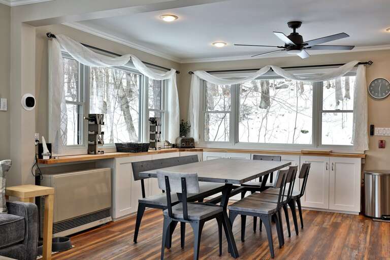 Dining room area seats 8 comfortably.  Gorgeous natural lighting.  Enjoy! Dining room area seats 8 comfortably.  Gorgeous natural lighting.  Enjoy!